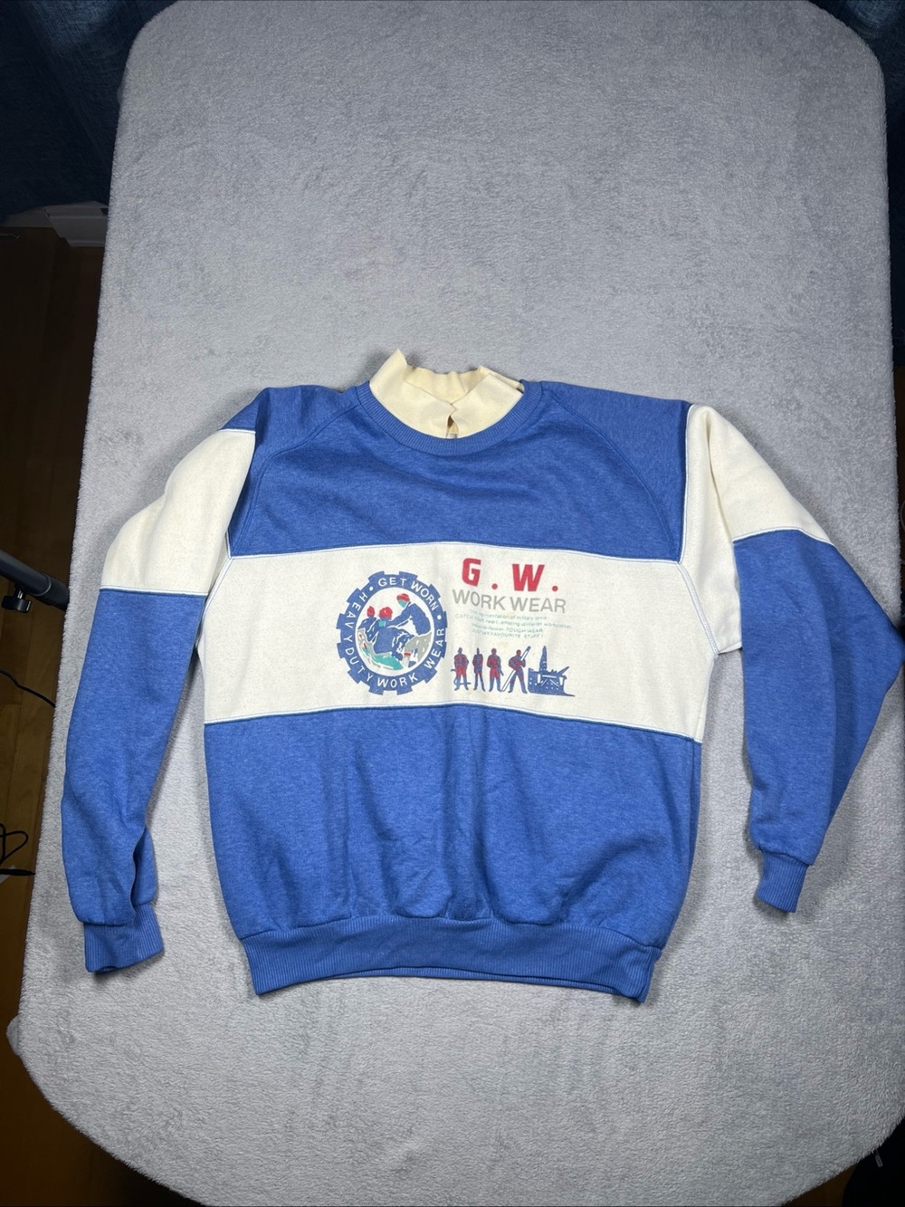 Vintage 90s Work Wear Men's Blue and Cream Crewneck Sweatshirt